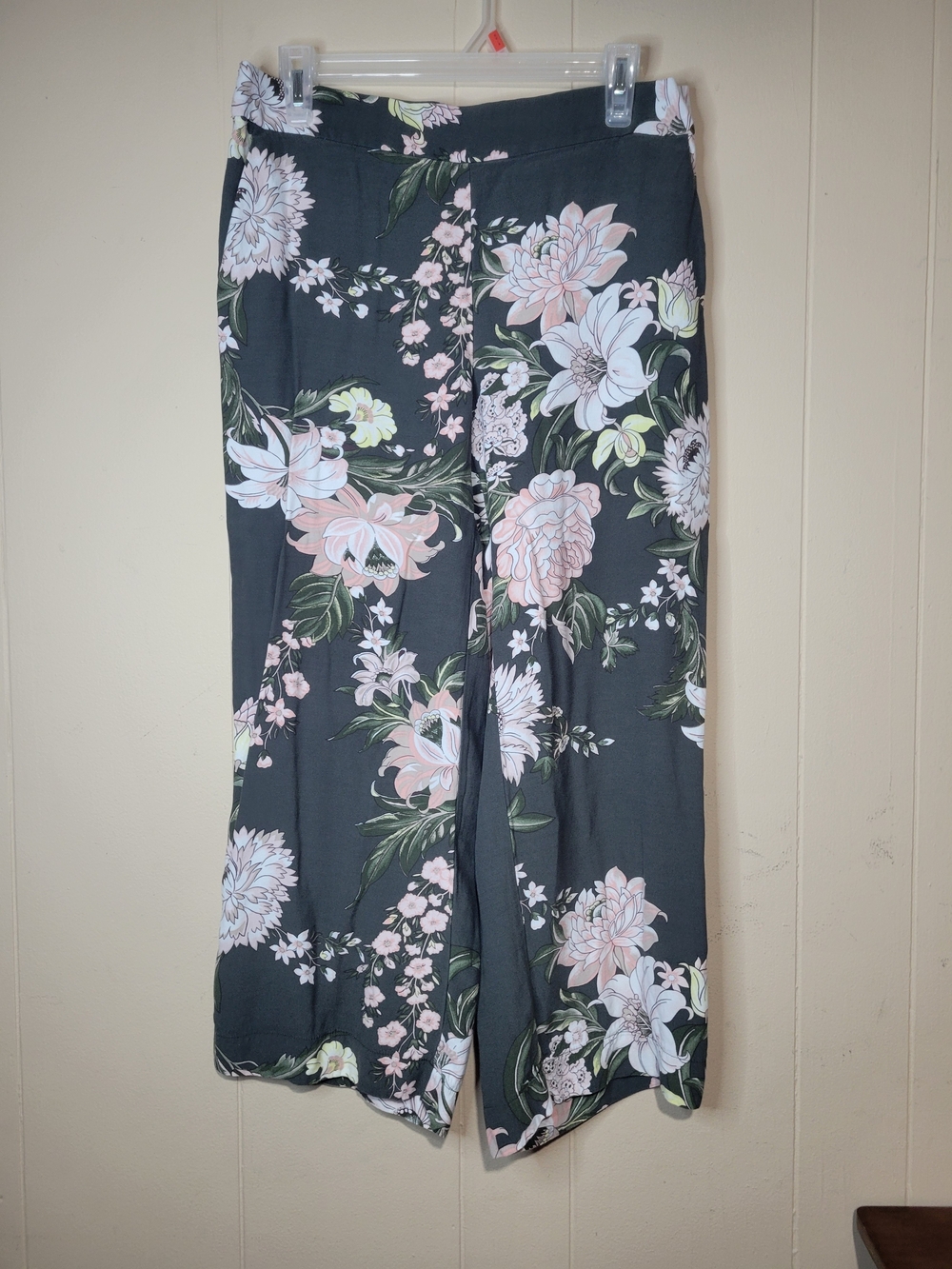LOFT Floral Wide Leg Pants in Olive Green & Pink Size Medium Petite